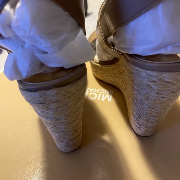 Michael Kors Brand new platform sandals - Picture 13 of 16